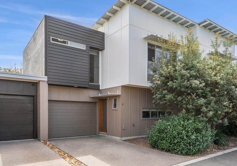 Low Maintenance, Beachside Delight