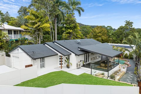 Renovated Family Oasis Minutes from the Beach and CBD