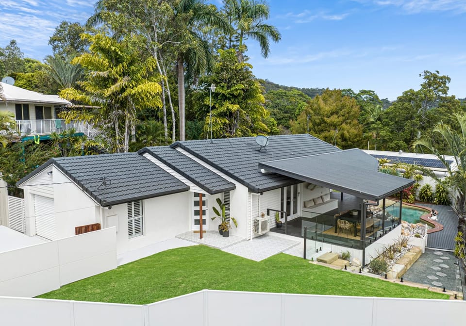 Renovated Family Oasis Minutes from the Beach and CBD
