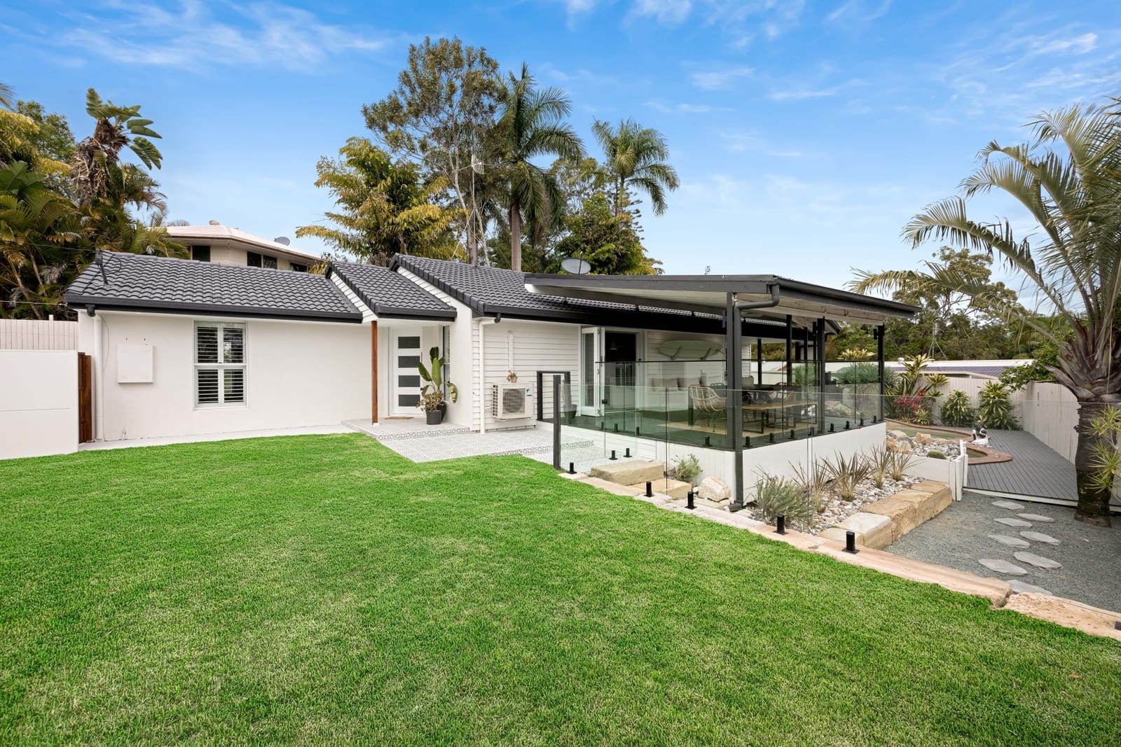 Renovated Family Oasis Minutes from the Beach and CBD