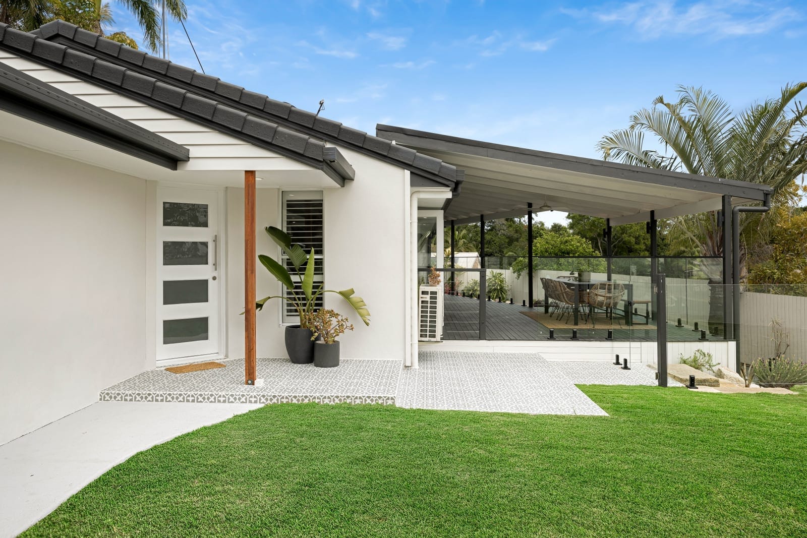 Renovated Family Oasis Minutes from the Beach and CBD
