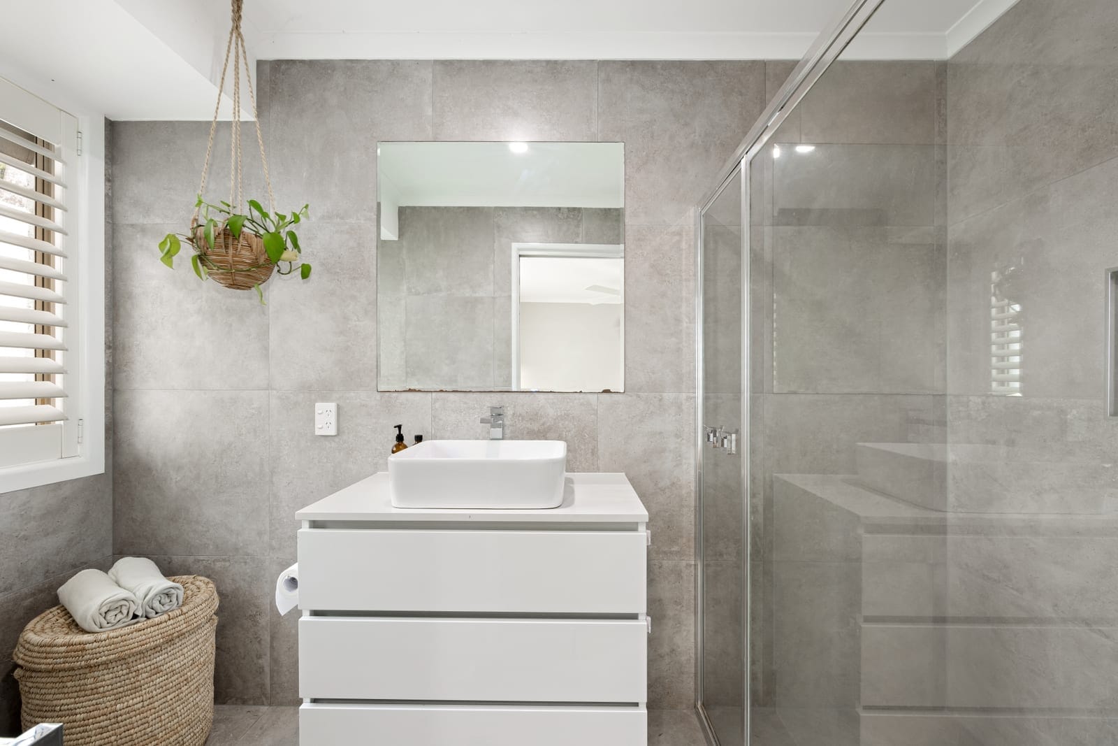 Renovated Family Oasis Minutes from the Beach and CBD