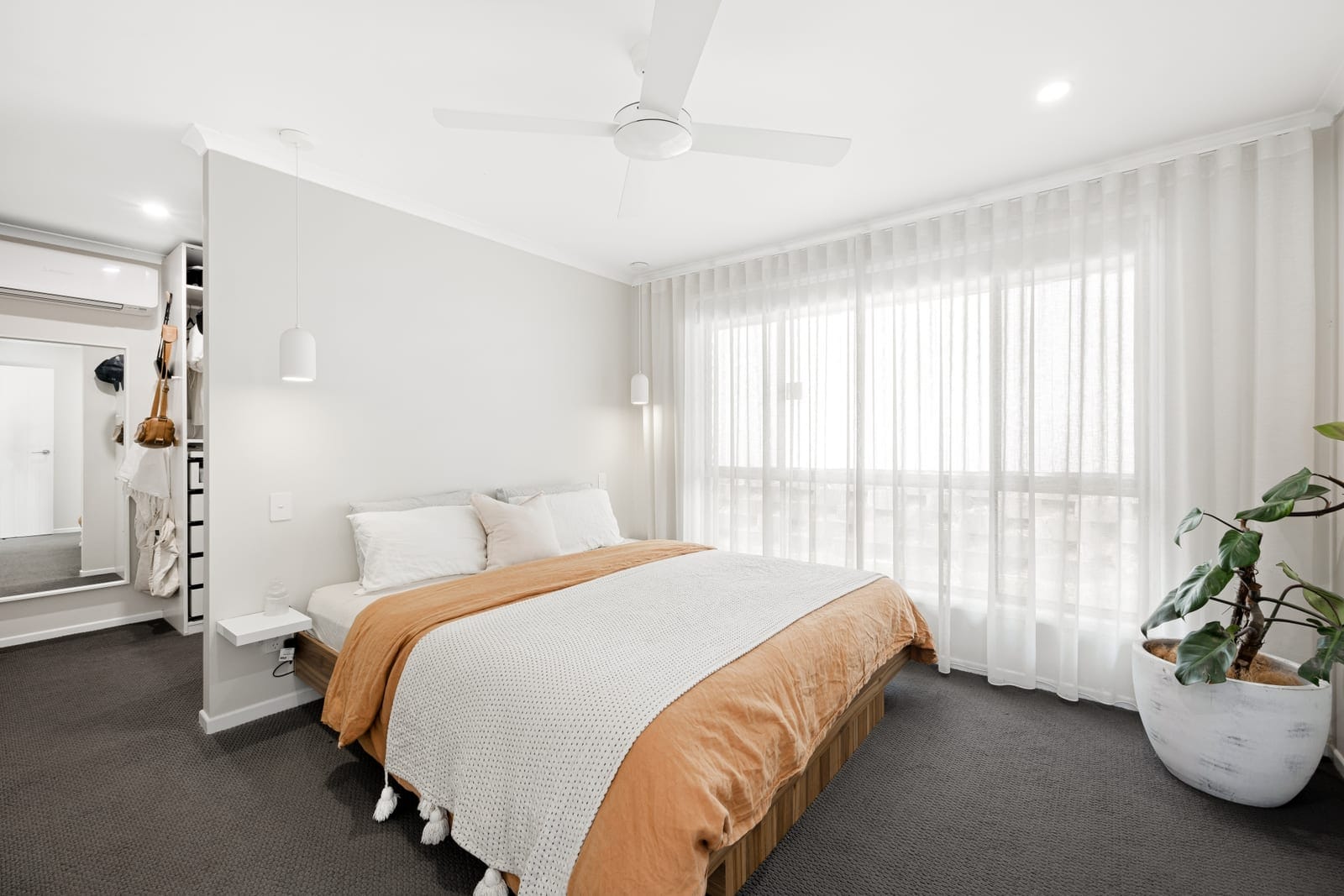 Renovated Family Oasis Minutes from the Beach and CBD