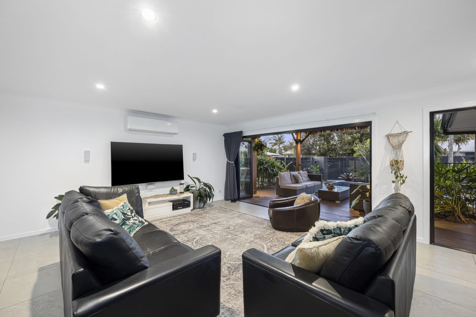 Beachside Entertainer, Family & Lifestyle Perfection!