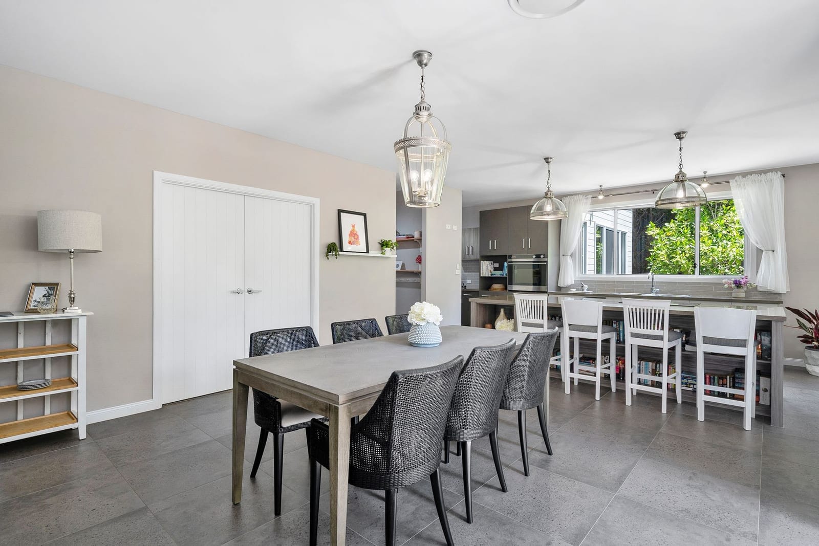 Elegant, Private, Single-Level Family Entertainer on 843sqm