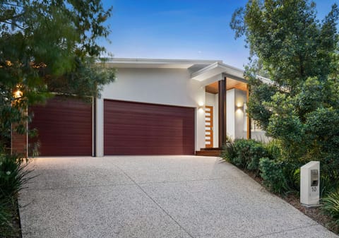 Elegant, Private, Single-Level Family Entertainer on 843sqm