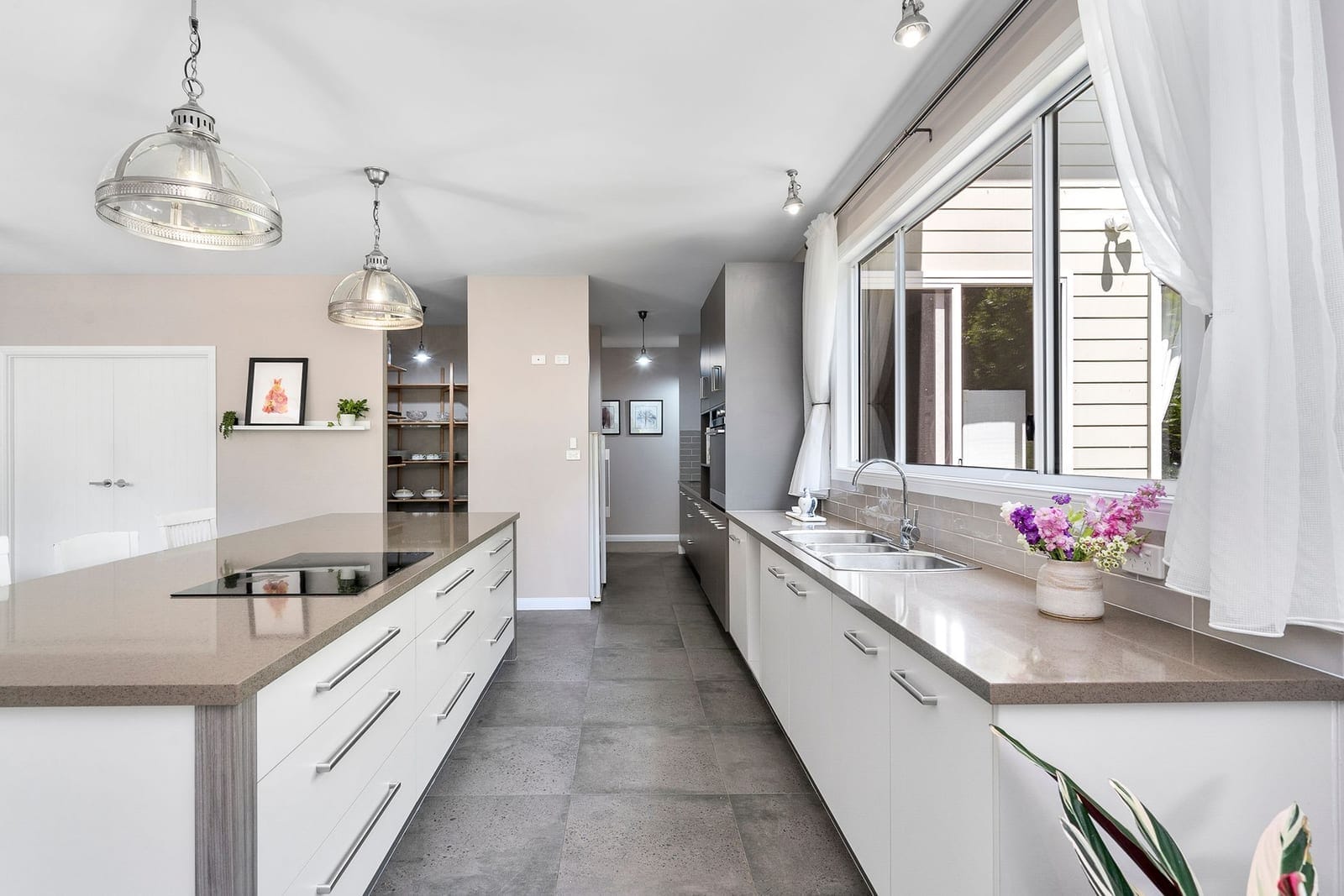 Elegant, Private, Single-Level Family Entertainer on 843sqm