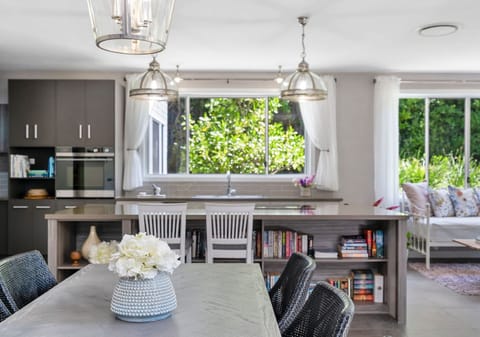 Elegant, Private, Single-Level Family Entertainer on 843sqm