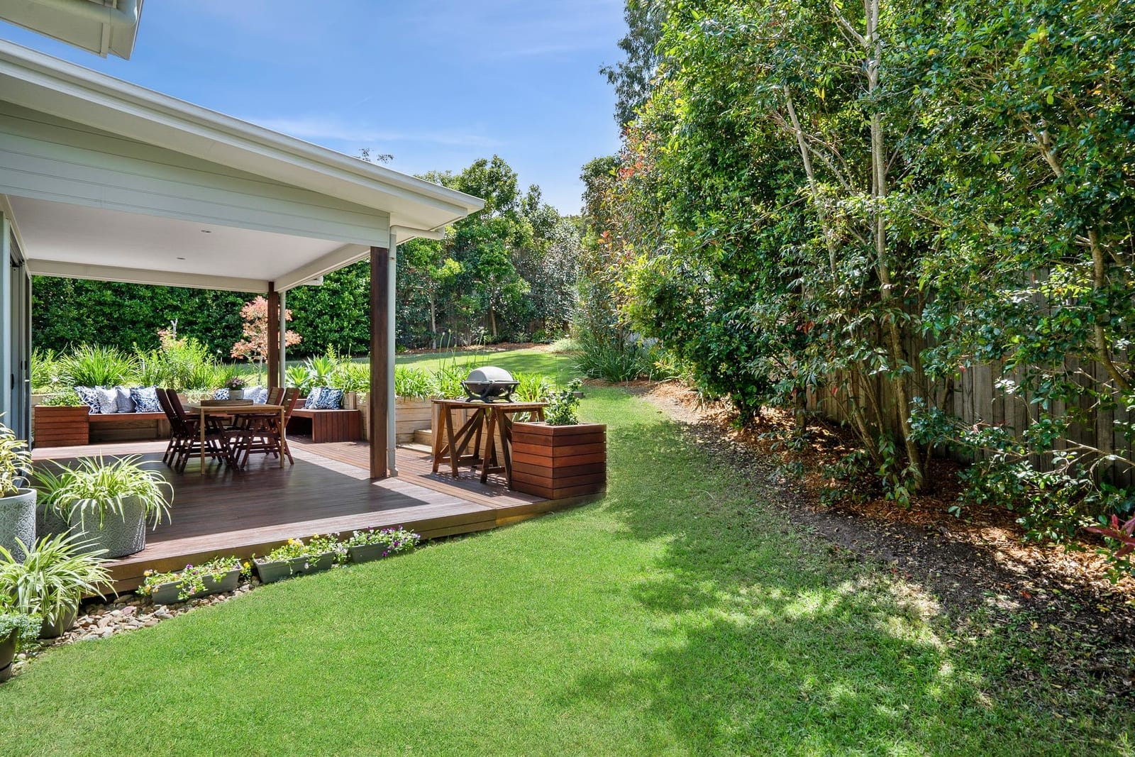 Elegant, Private, Single-Level Family Entertainer on 843sqm