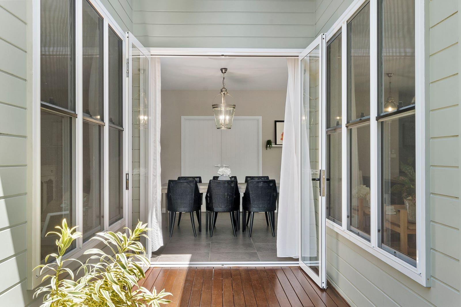 Elegant, Private, Single-Level Family Entertainer on 843sqm