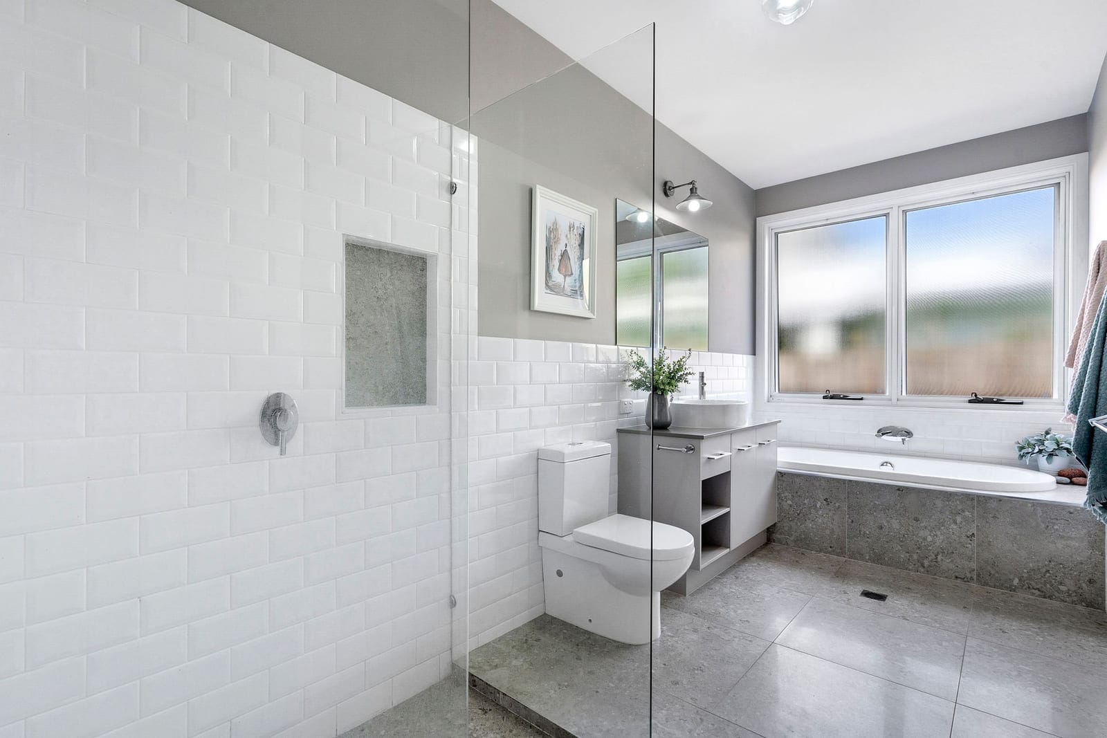Elegant, Private, Single-Level Family Entertainer on 843sqm