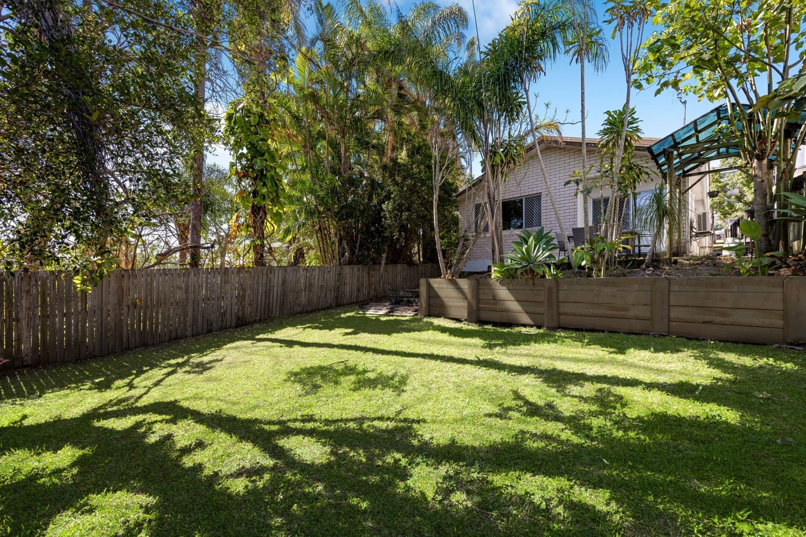 Triplex – 400m to Beach, Development Site