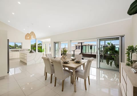 Family-Friendly Entertainer, North-Easterly Views