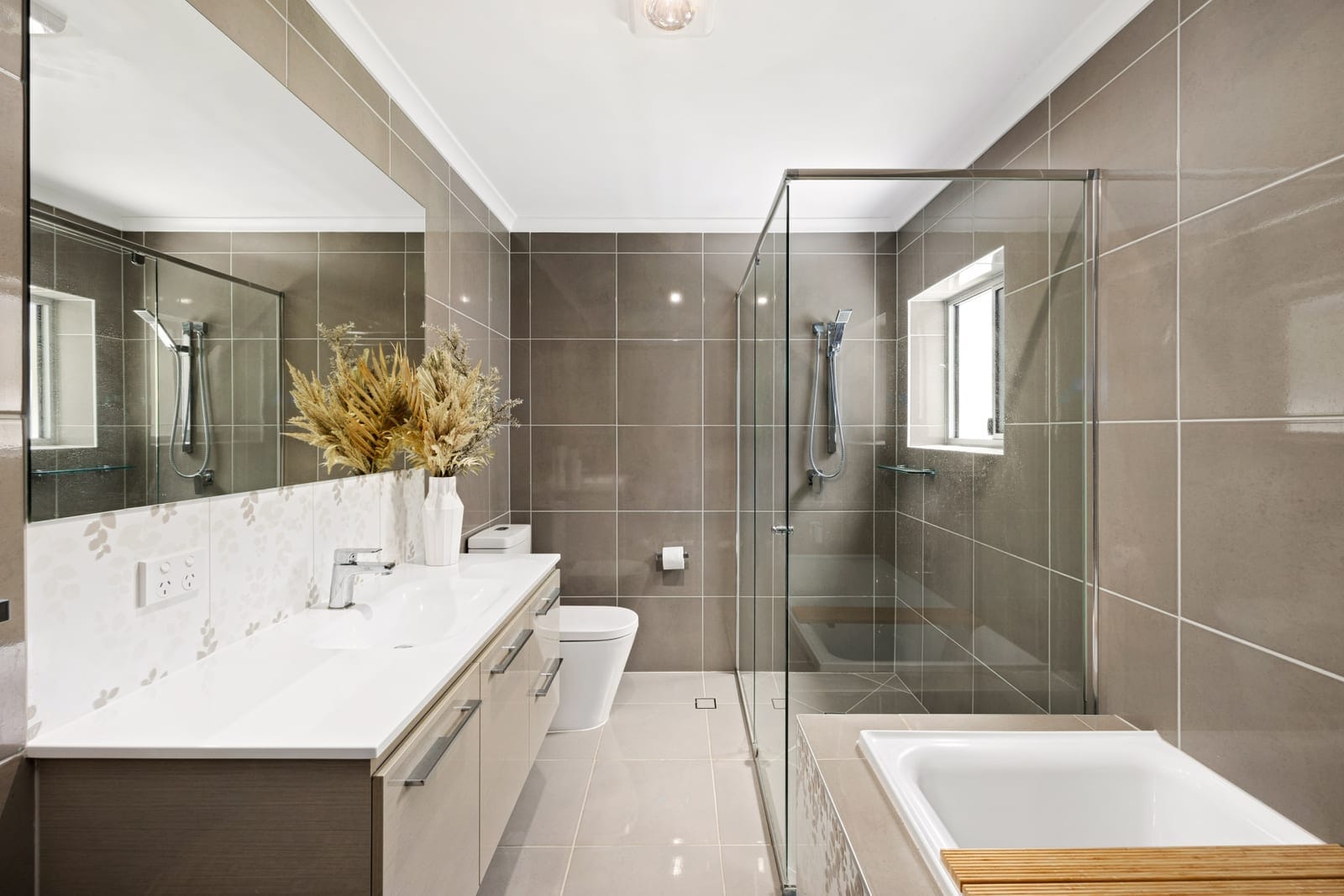 Family-Friendly Entertainer, North-Easterly Views