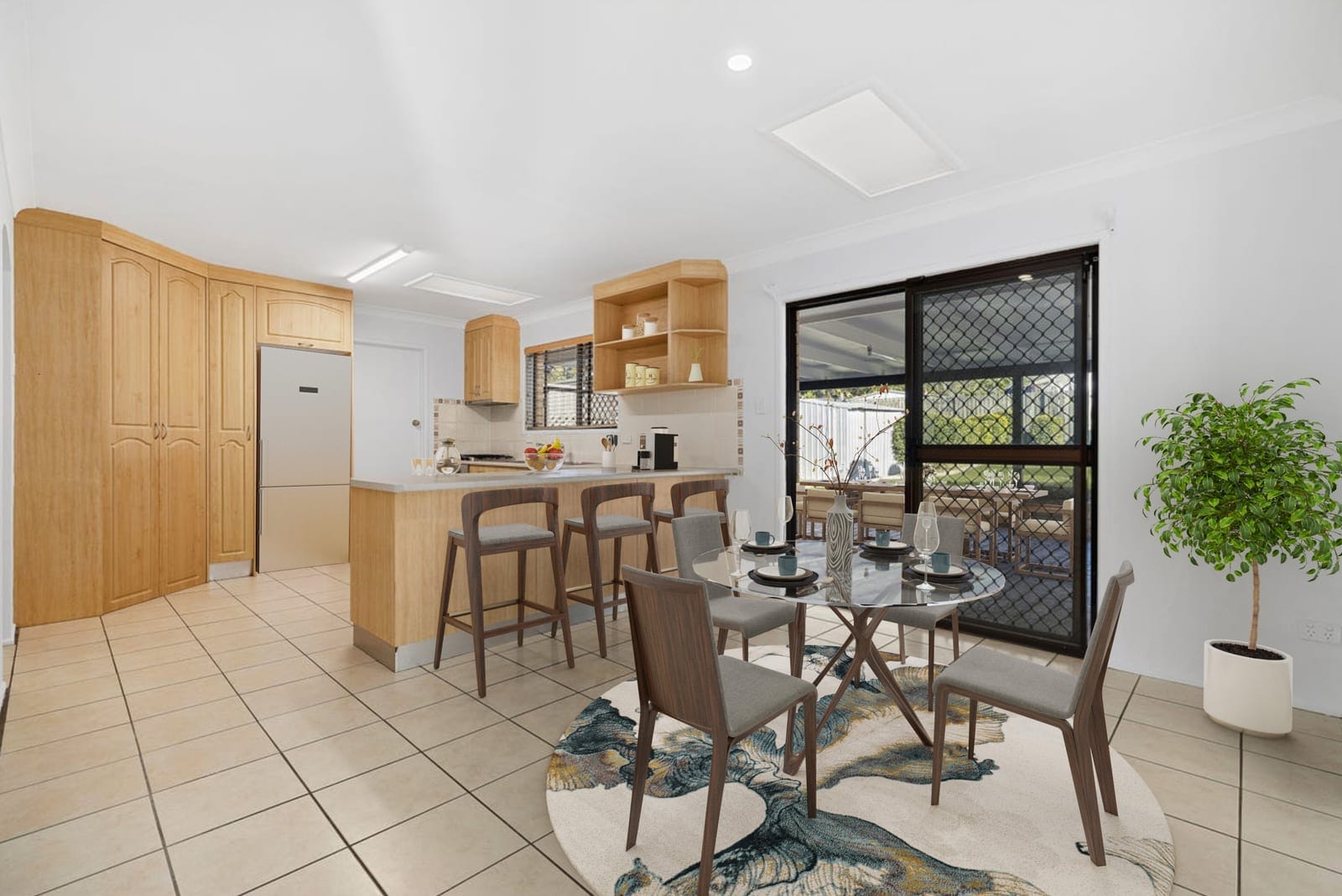 Expansive Lowset Home Near Nature & Golf Course
