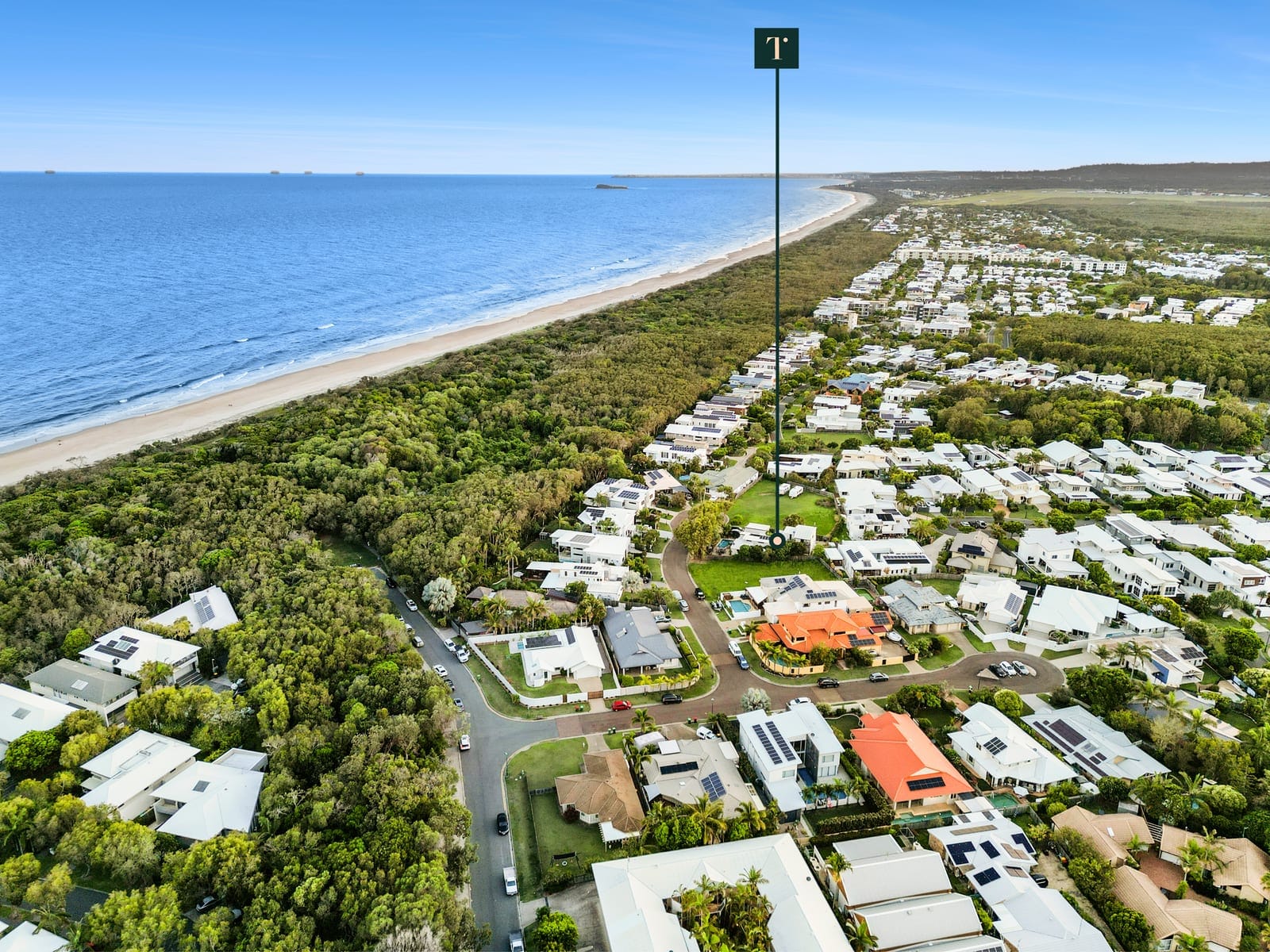 Light-filled architecturally designed home, 100m to beach!