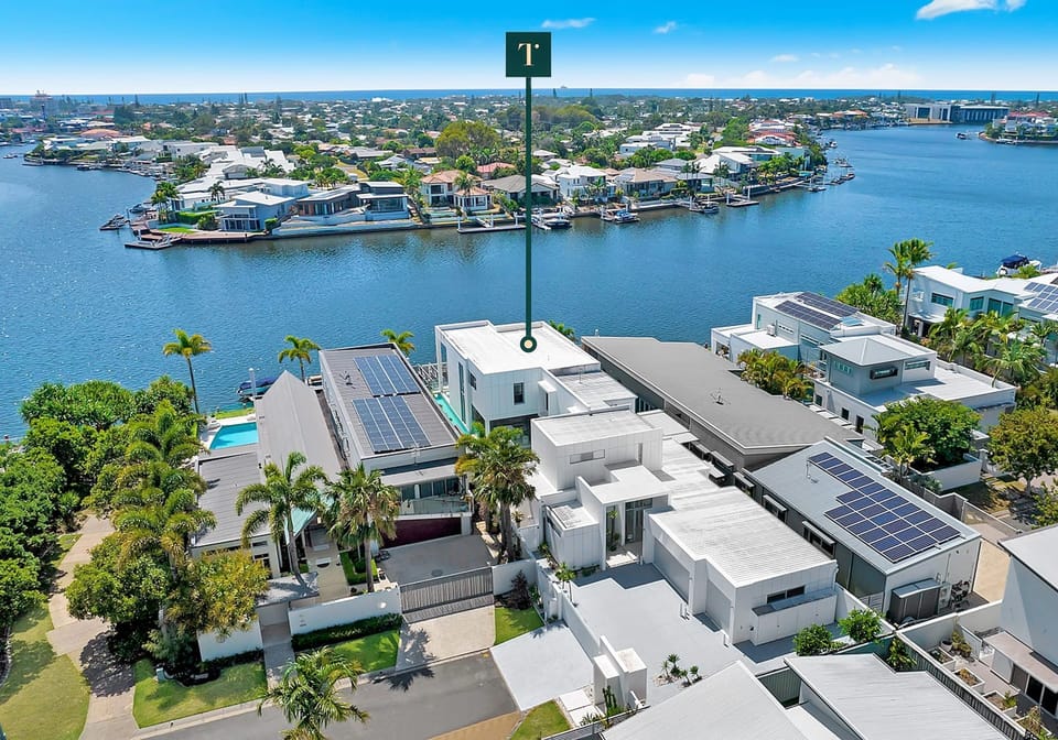 A Waterfront Oasis in the Heart of the Sunshine Coast