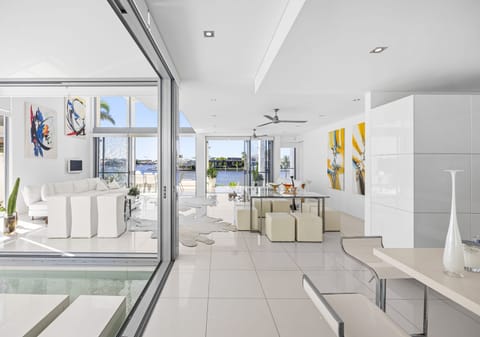 A Waterfront Oasis in the Heart of the Sunshine Coast