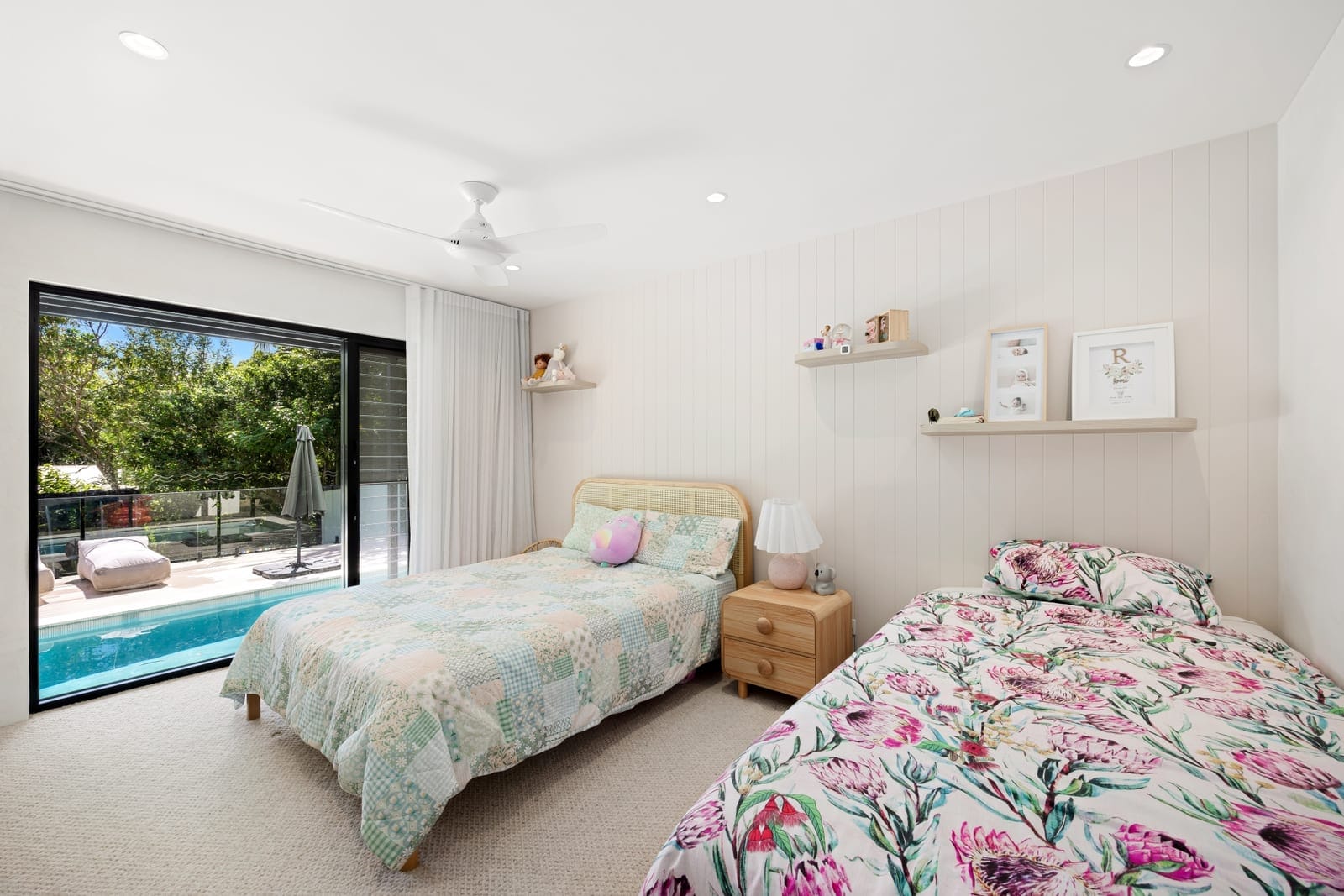 ​Elegant Entertainer on Private, Leafy ¼ Acre