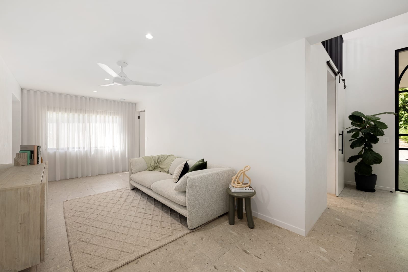 ​Elegant Entertainer on Private, Leafy ¼ Acre