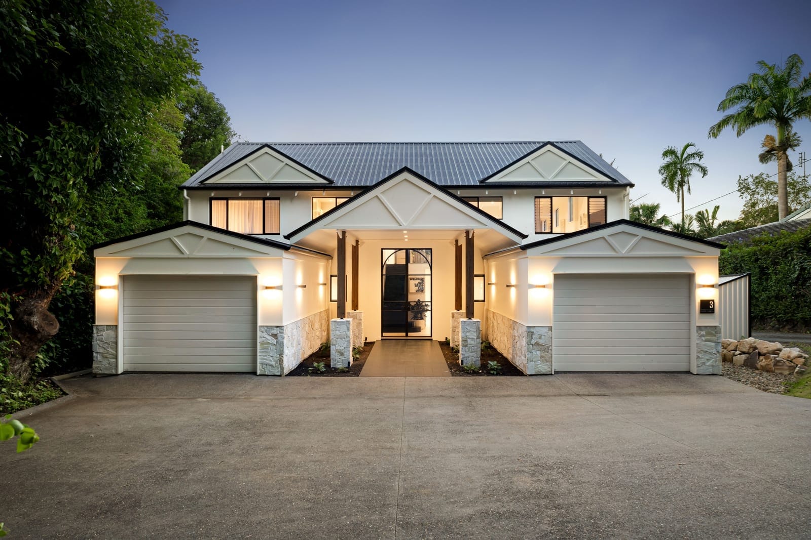 ​Elegant Entertainer on Private, Leafy ¼ Acre