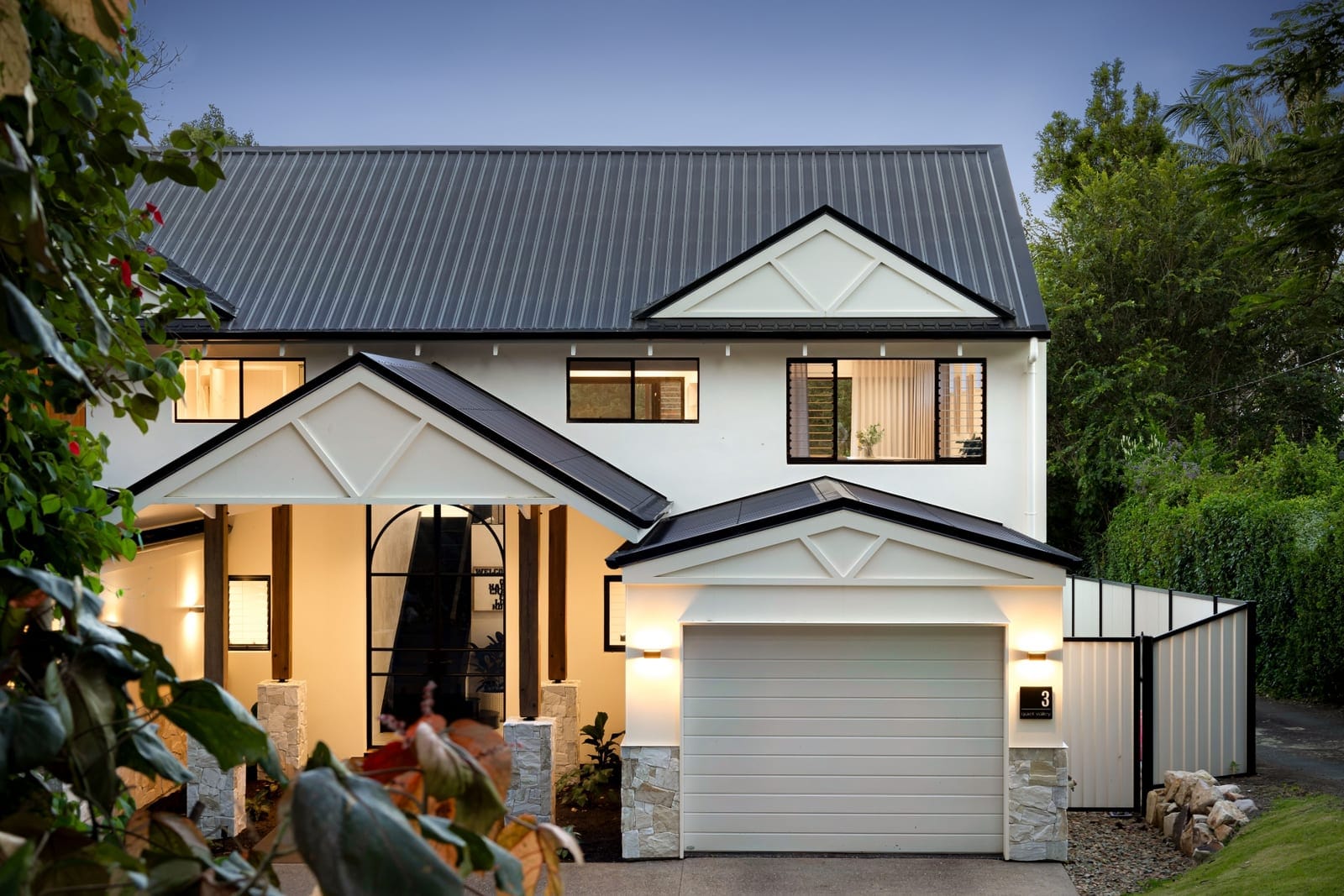 ​Elegant Entertainer on Private, Leafy ¼ Acre