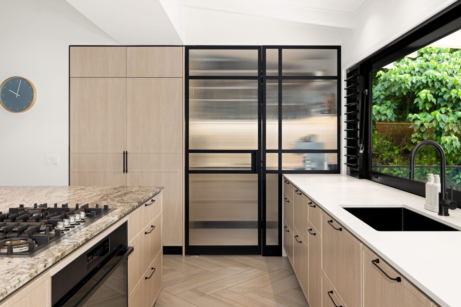 ​Elegant Entertainer on Private, Leafy ¼ Acre