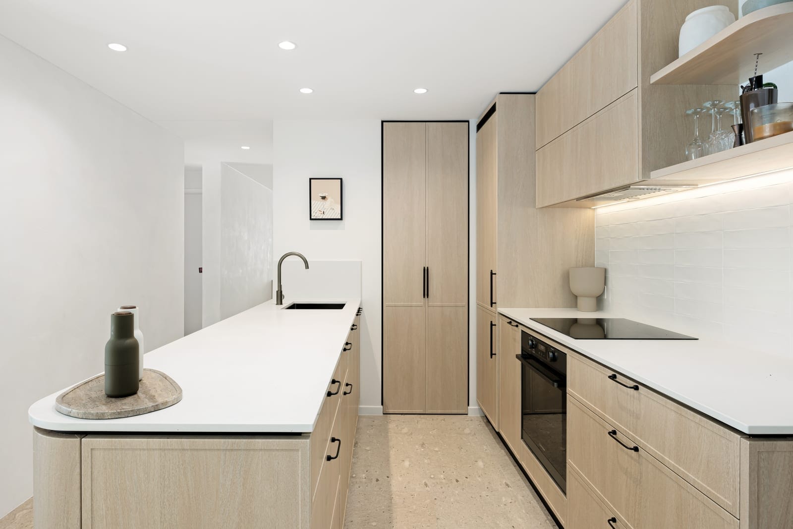 ​Elegant Entertainer on Private, Leafy ¼ Acre