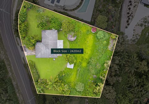 Renovate or Detonate: Direct North-Facing 2,420sqm Block