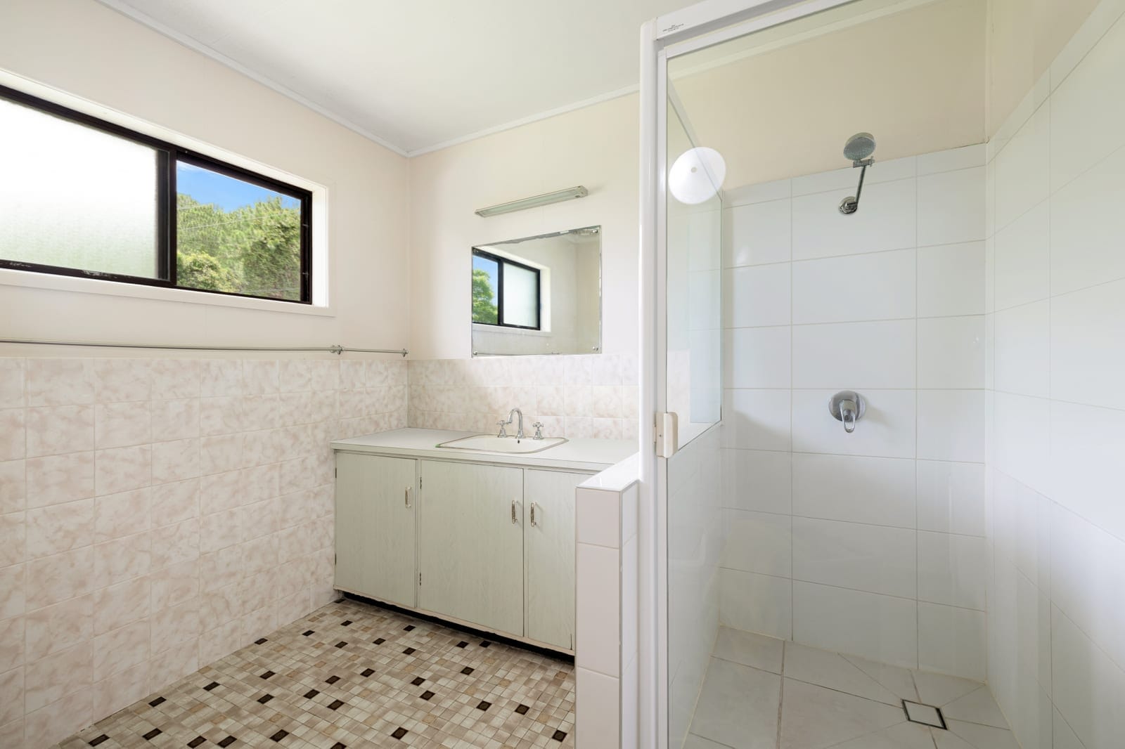 Renovate or Detonate: Direct North-Facing 2,420sqm Block