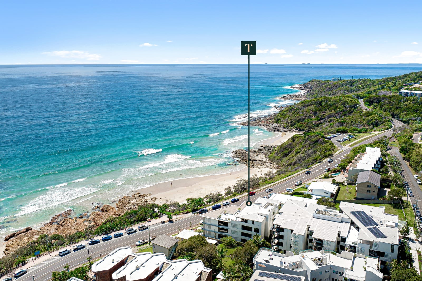 Exquisite Apartment – Prime First Bay Location
