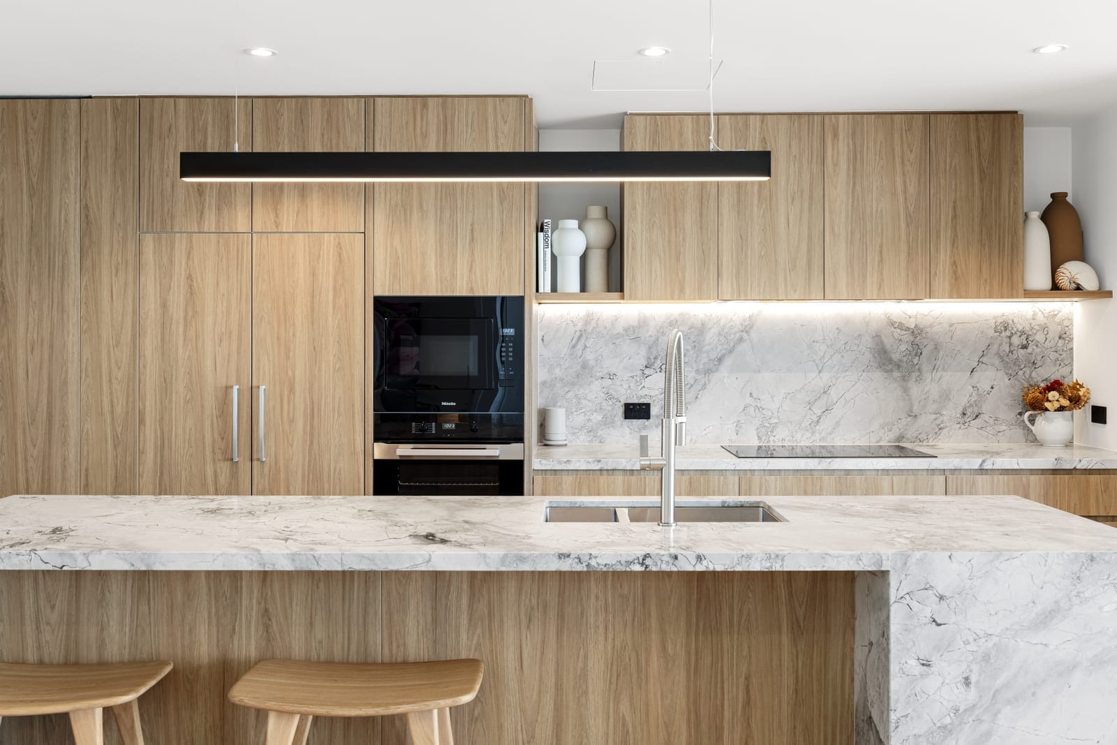 Exquisite Apartment – Prime First Bay Location