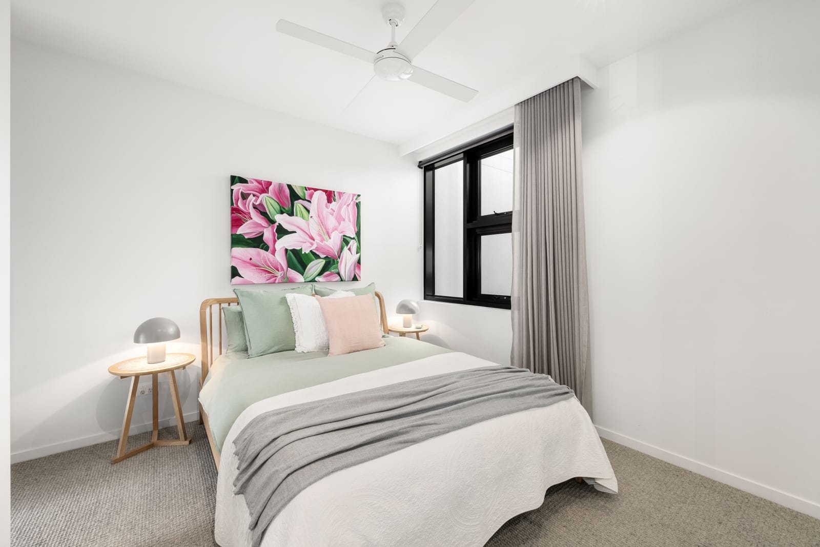 Exquisite Apartment – Prime First Bay Location