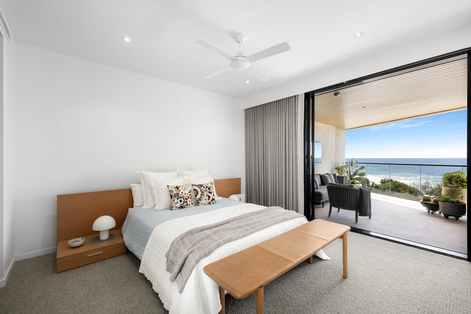 Exquisite Apartment – Prime First Bay Location