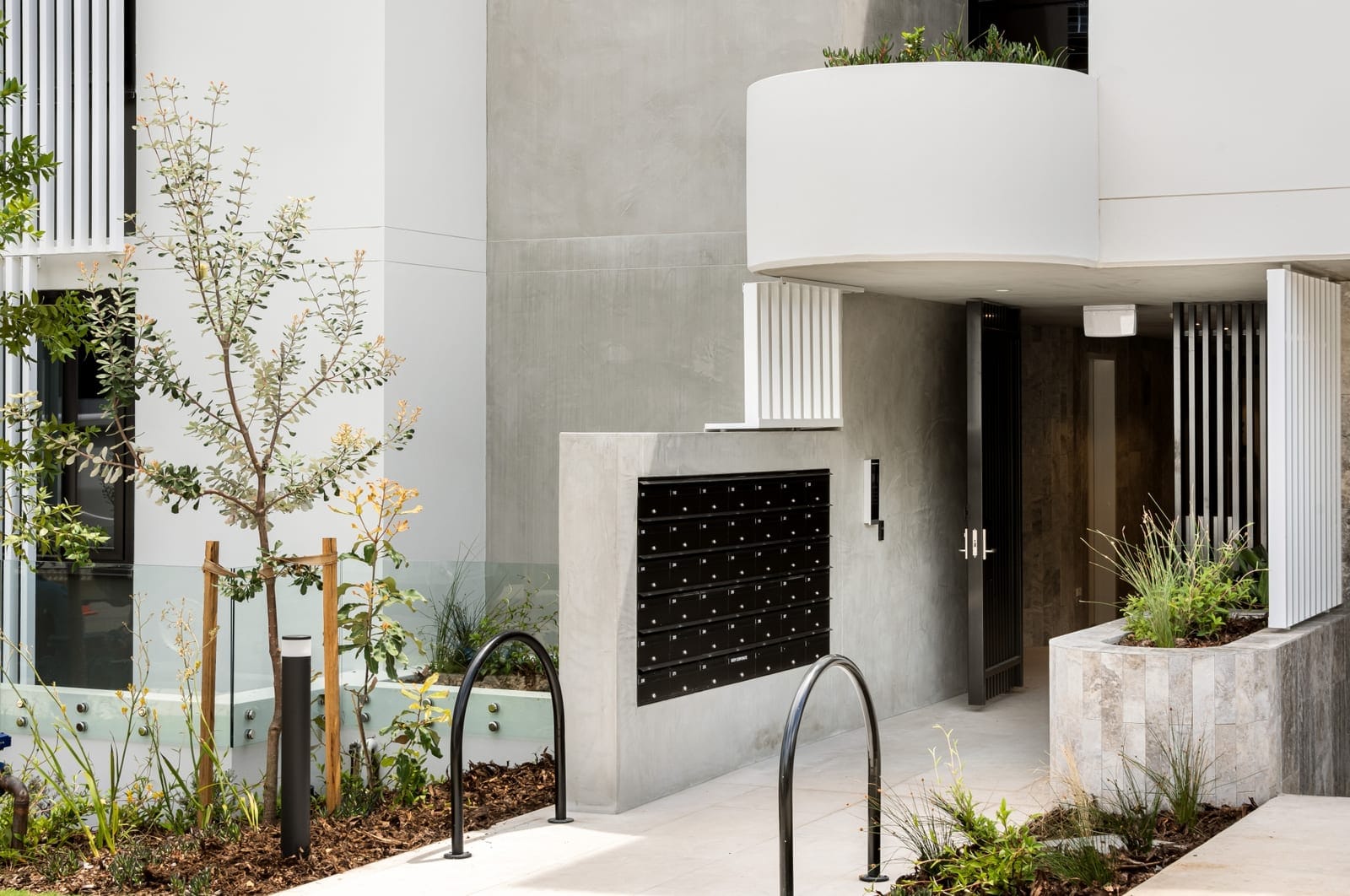Exquisite Apartment – Prime First Bay Location