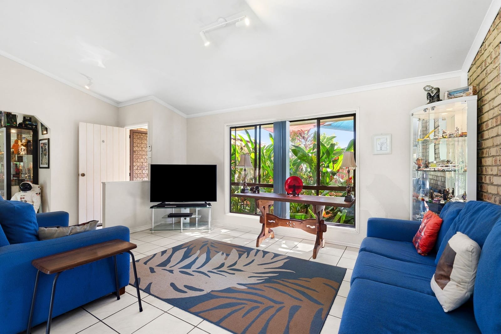 Situated on a generous 715m2 block