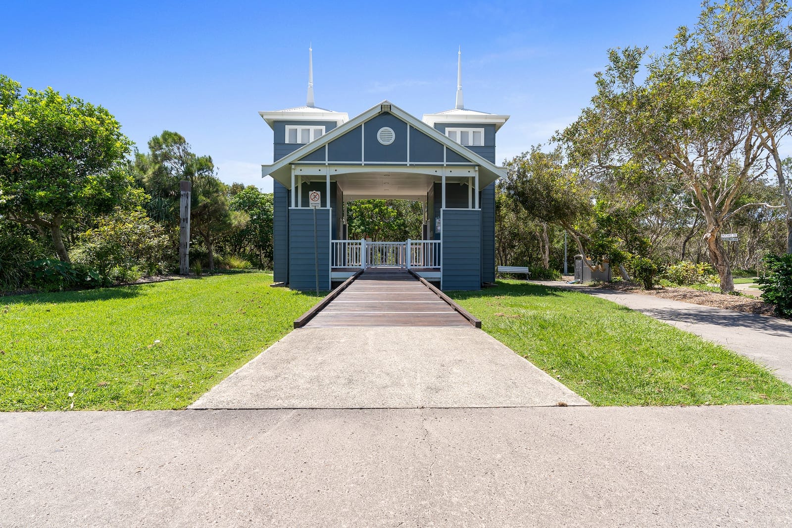 Residential and Commercial Opportunity, 200m to the Beach