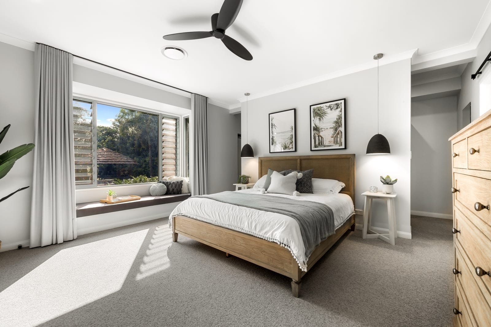 Stunning North Facing Entertainer