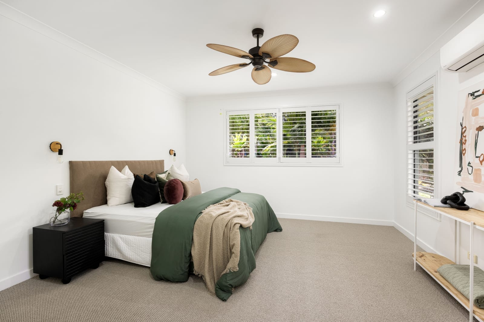 Mons Magic: Private Entertainer with Dual Living