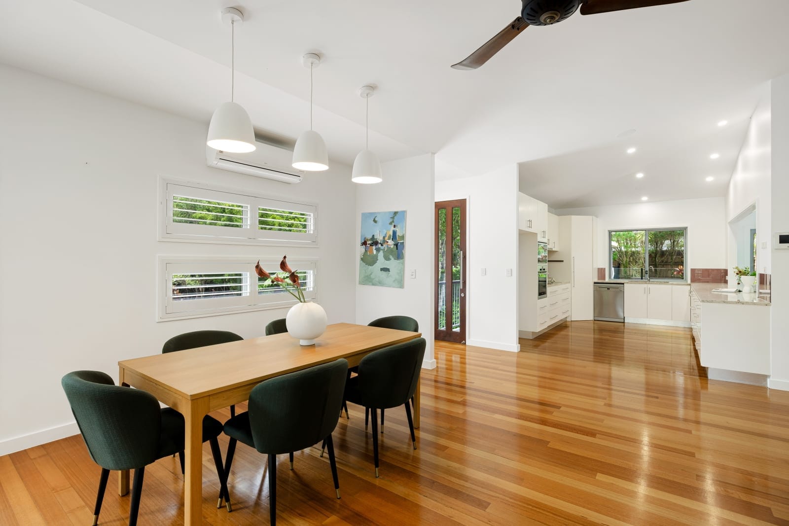Mons Magic: Private Entertainer with Dual Living