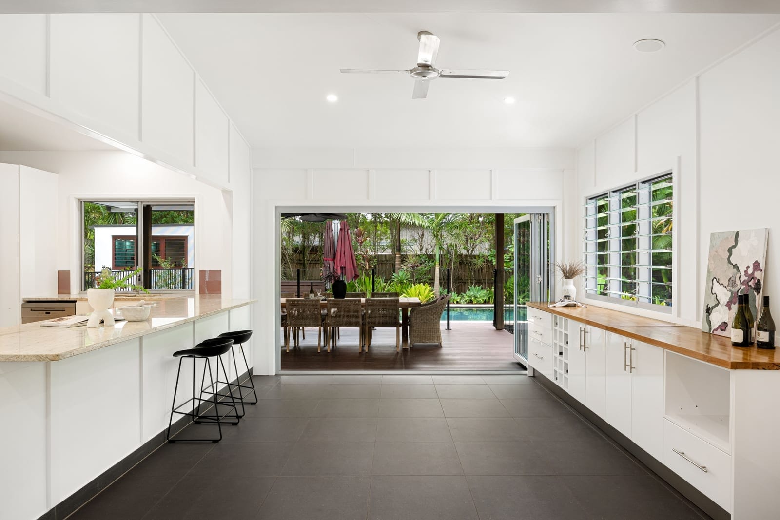 Mons Magic: Private Entertainer with Dual Living