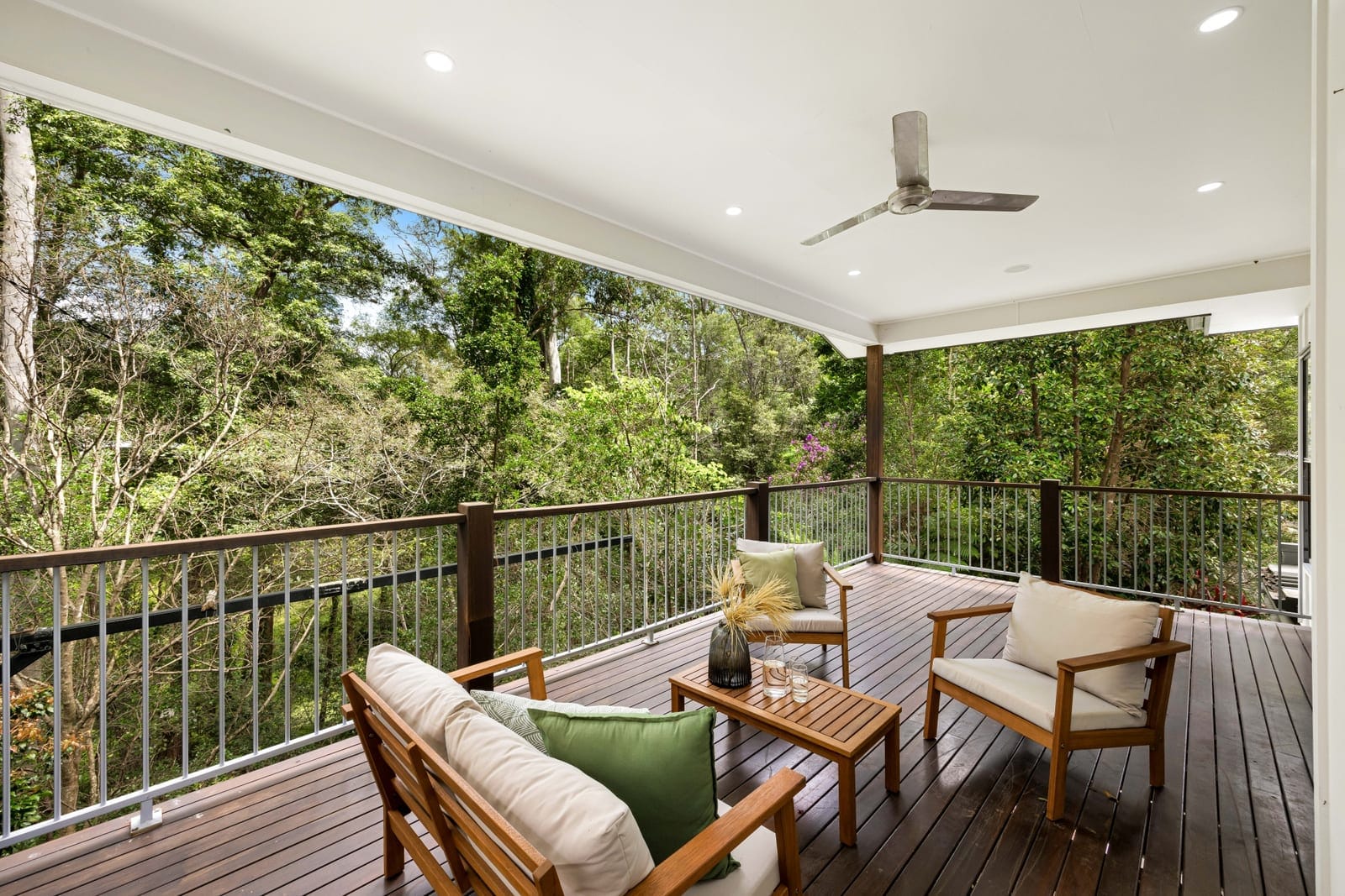 Mons Magic: Private Entertainer with Dual Living