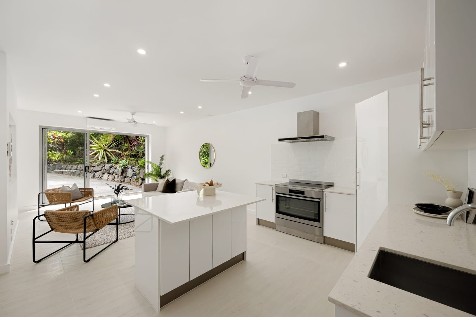 Mons Magic: Private Entertainer with Dual Living