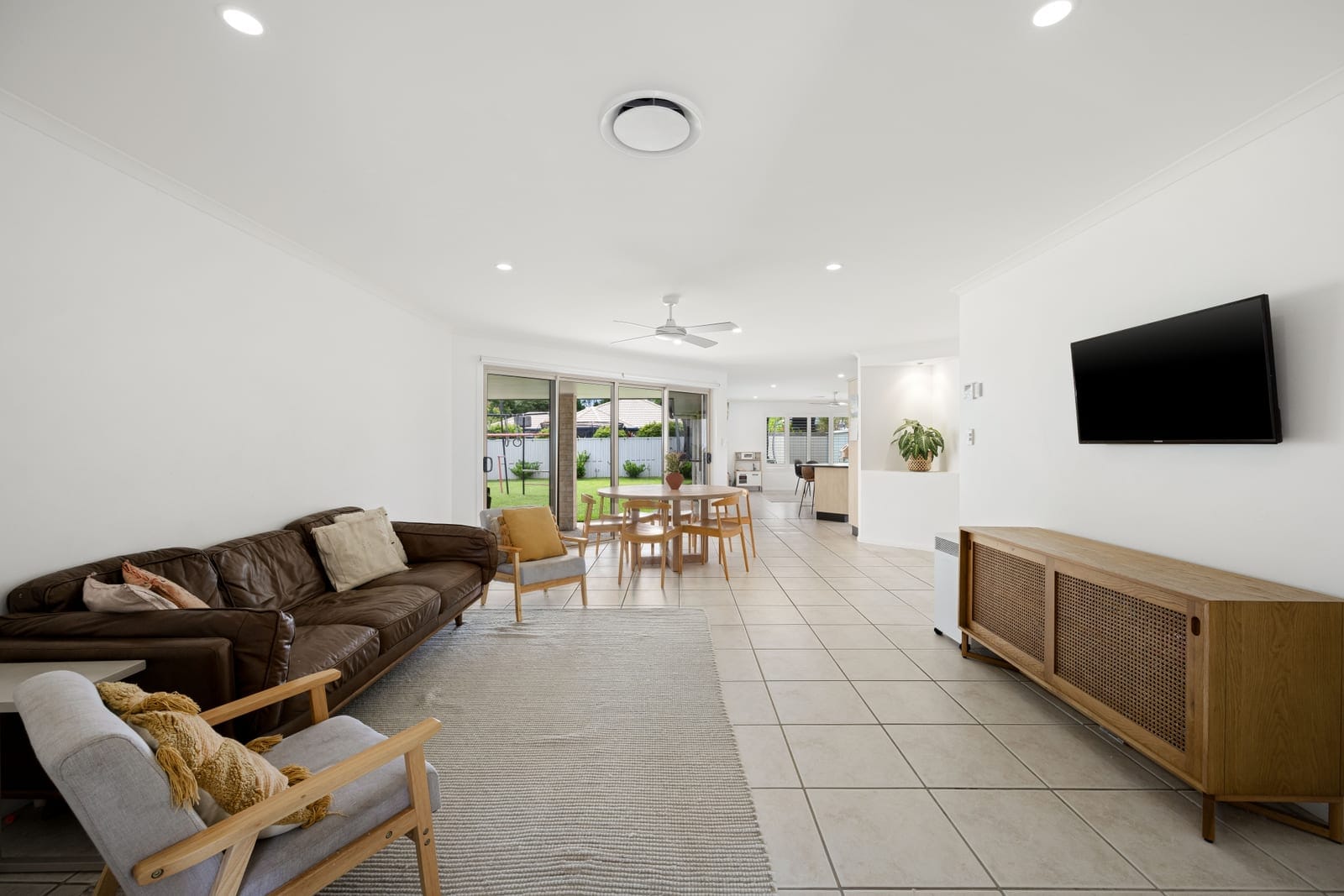 Family Entertainer In Buderim Education Hub