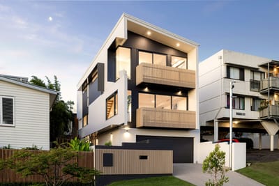 Elevation, Presentation, Location