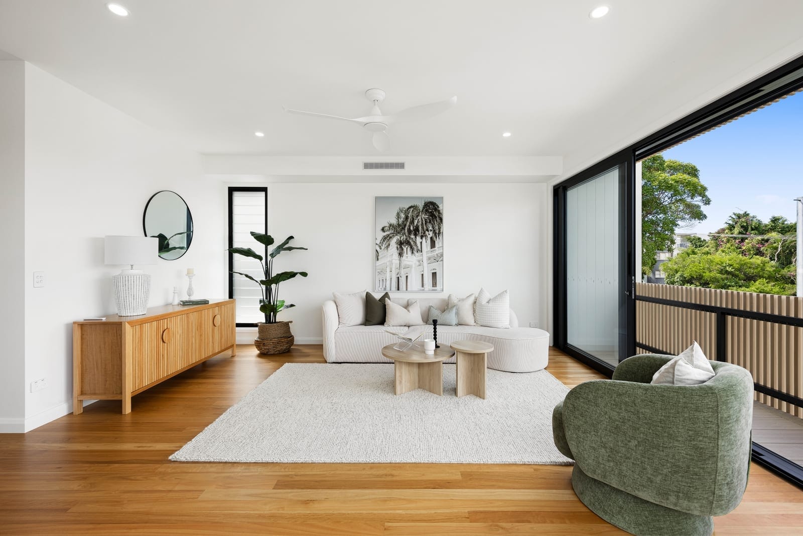 Elevation, Presentation, Location