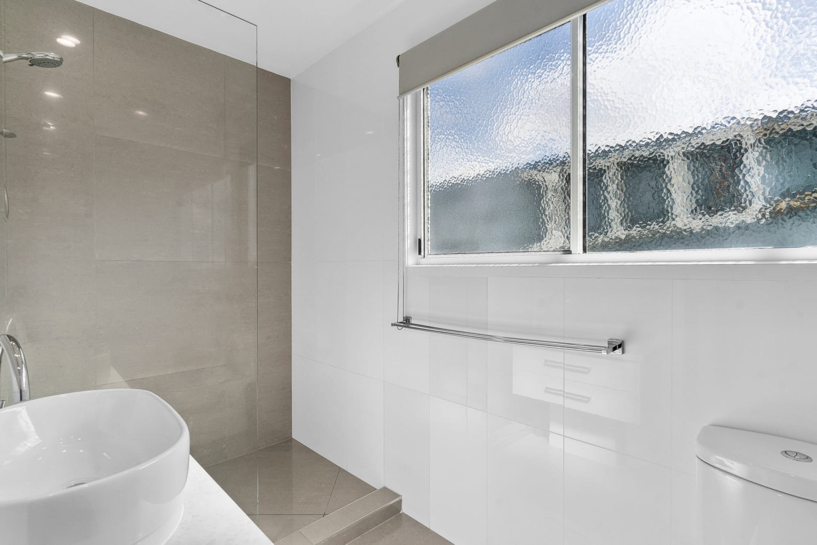 Island Entertainer – 800m to the Beach