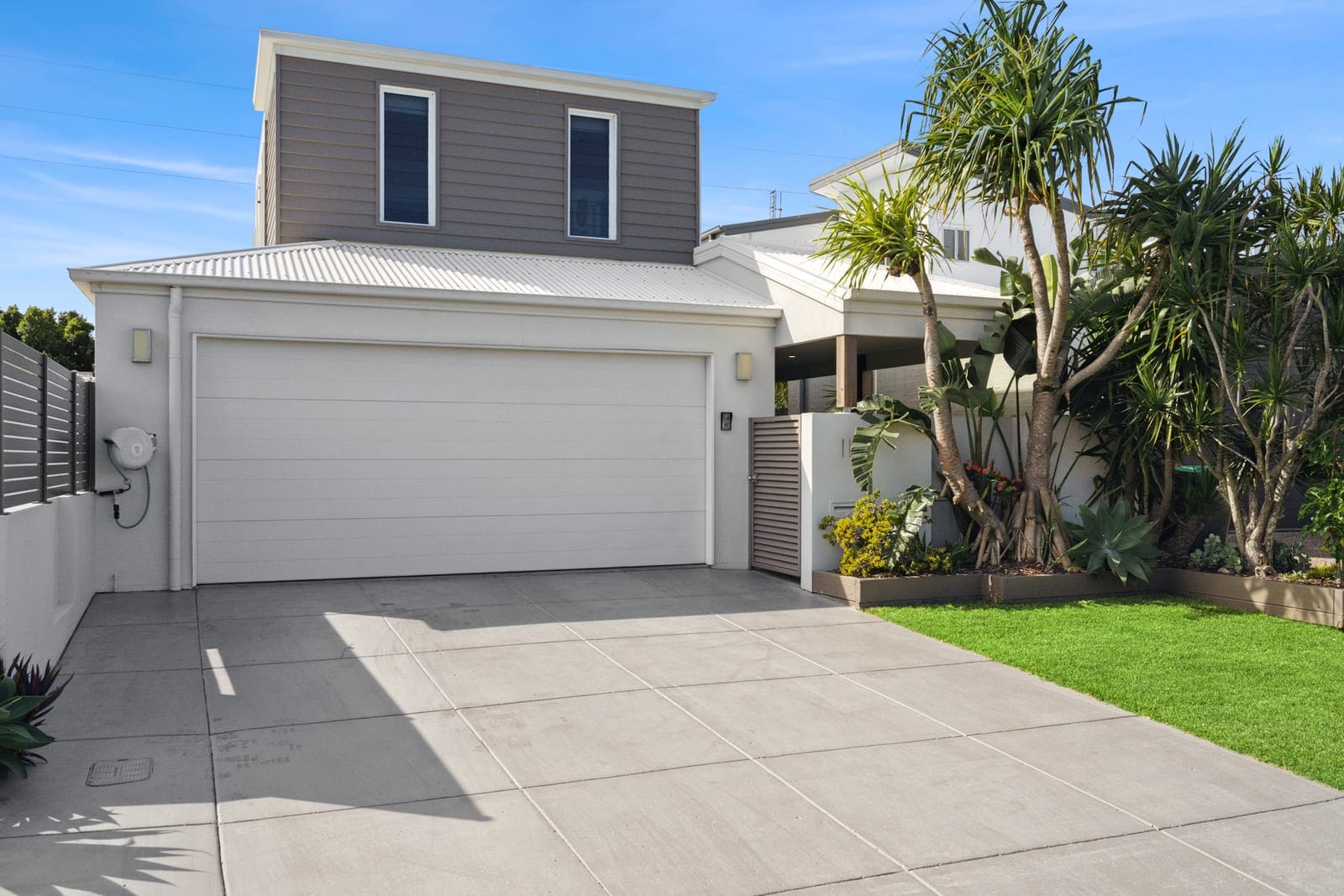 Island Entertainer – 800m to the Beach