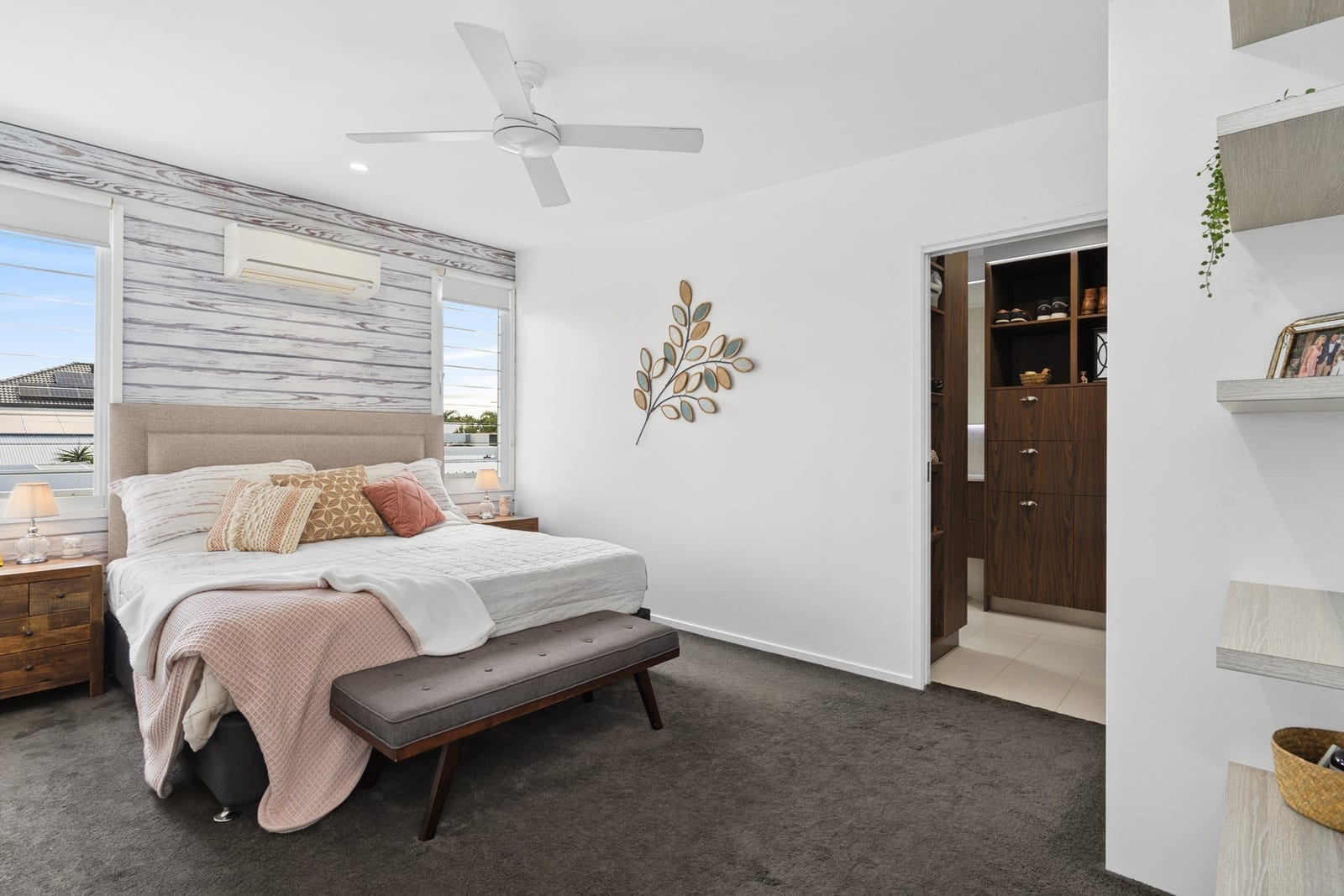 Island Entertainer – 800m to the Beach