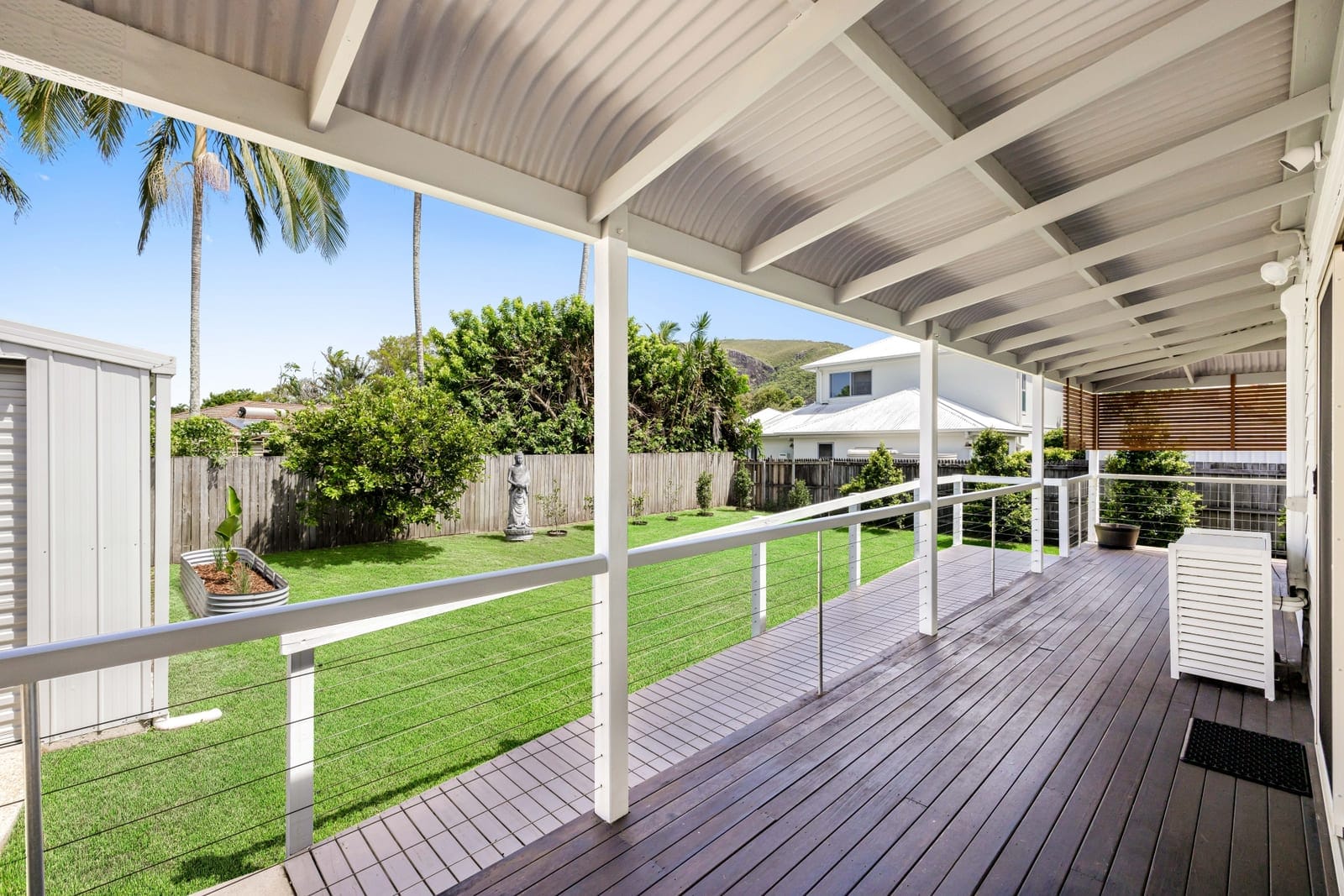Immaculate Queenslander, 400m to Beach